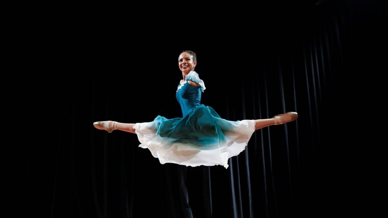 Udsigt Indsigt Problem Brazilian Ballerina Born Without Arms Soars With Her Attitude