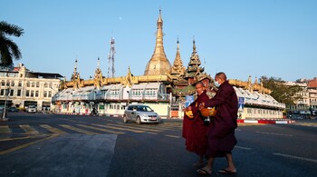 Buddhist monks walk past Sule pagoda in Yangon, Myanmar February 1. (Image: Reuters)