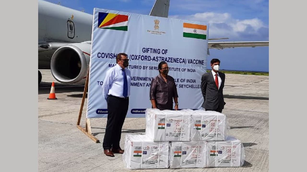 Seychelles | A Poseidon 8I aircraft of the Indian Navy transported 50,000 doses of coronavirus vaccine to the island nation with the population of around 98,000, on January 22 as part of India’s grants assistance. The Indian crew was accorded a warm welcome by diplomats from Seychelles and medical crew who received the vaccine shipment. The country has reported over 1900 positive coronavirus cases and nine deaths so far. (Image: Twitter @DrSJaishankar)