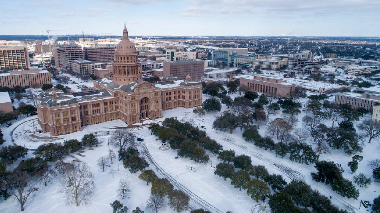 In a statement on February 14 night, President Joe Biden also declared an emergency in Texas and ordered federal assistance to aid state and local response efforts. The declaration allows the Department of Homeland Security and the Federal Emergency Management Agency to coordinate disaster relief efforts and provide assistance, equipment and resources to those affected by the storm. (Image: AP)
