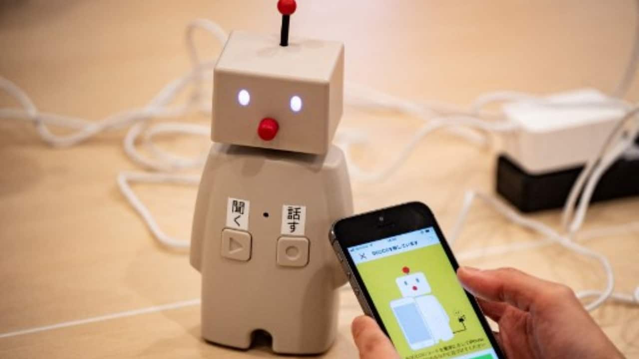 Home assistant Bocco emo, which looks like a miniature snowman. (PC-Philip FONG/AFP)
