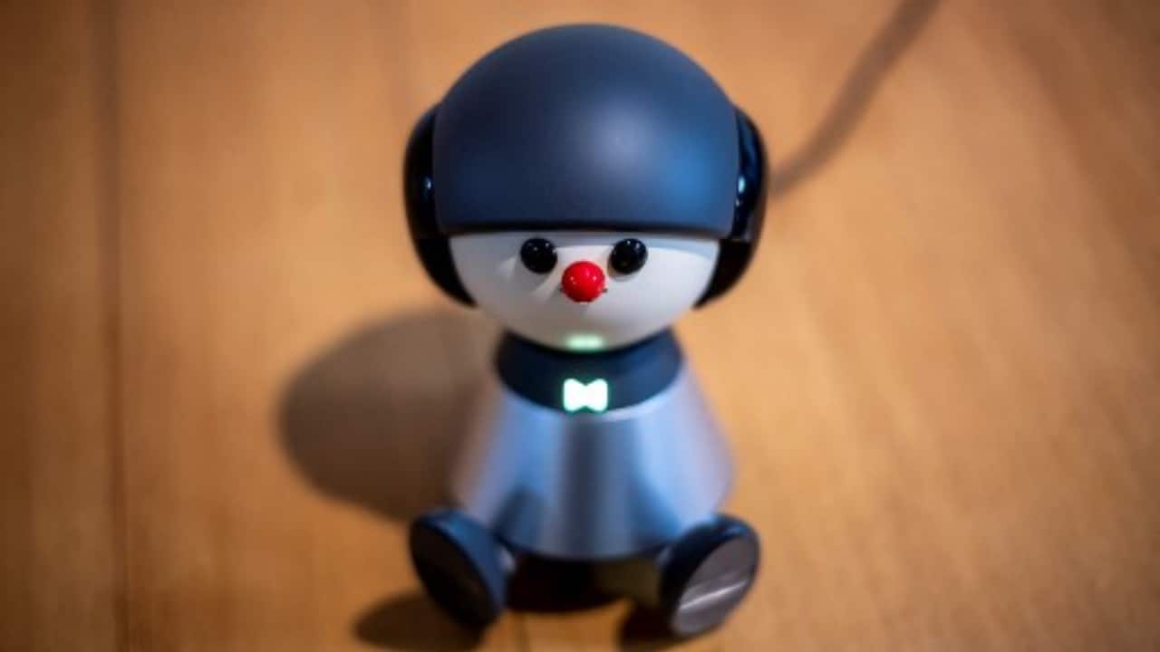 Tech firms in Japan are reporting huge demand for more humanlike alternatives, as people seek solace during coronavirus isolation. This picture taken on February 4, 2021, shows communication robot Charlie in Nami Hamaura's apartment in Tokyo. (PC-Philip FONG/AFP)