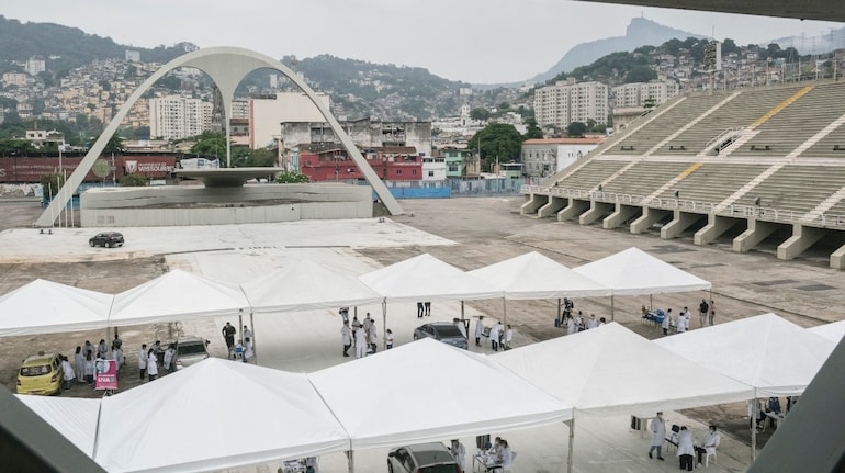 At Rio S Carnival Covid 19 Vaccine Jabs Are In Glitter And Samba Out