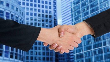Max Financial, Axis Bank gain 4-6% each on IRDAI nod for M&A deal Max Financial, Axis Bank gain 4-6% each on IRDAI nod for M&A deal