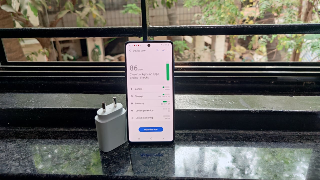 Another big highlight of the Galaxy F62 is its massive 7,000 mAh battery. You are looking at two whole days of battery life for an average user. It was also good to see that Samsung included a fast-charging adapter in the box, which takes around 90 minutes to get a 90-plus percent charge. 