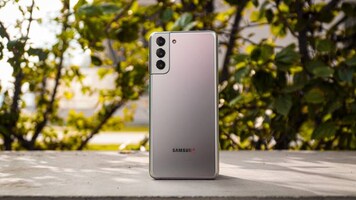 Best deals on smartphones during Flipkart's Black Friday Sale: iPhone 12, Motorola Edge 20 Pro, and more
