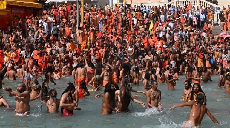 kumbh mela women bathing pictures 2022