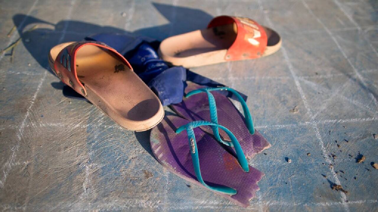 Unconcerned about contracting the coronavirus, Ronaikel makes his way through the dusty streets to get to the landfill as soon as the sun comes out. He carries a metal bar with a sharp tip, a sack to keep whatever he finds, and the hope of another stroke of luck, like when three weeks ago he found gold in the trash and made $20 selling it. (Image: AP)