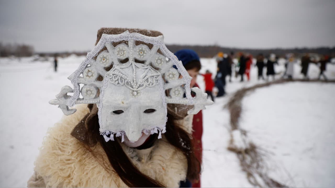 An actor leads a round dance during celebrations of Maslenitsa, a pagan holiday, marking the end of the winter in the village of Nikola Lenivets in Kaluga region, Russia March 13. (Image: Reuters)