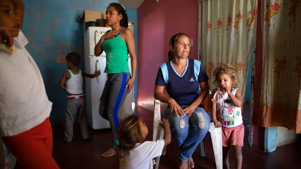 Venezuela is mired in a deep political, social and economic crisis, which many critics attribute to two decades of socialist governments that have left the once-rich oil country bankrupt. The country is also in its sixth year in recession, and its residents are dealing with soaring food prices set in dollars, low wages and four-digit inflation, condemning millions to live in poverty. (Image: AP)