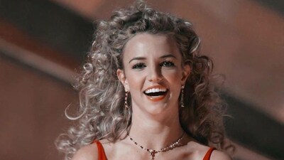 The singer took to her Instagram account on Saturday to post a video in which she can be seen dancing in front of a mirror with her 19-year-old son, Jayden.

