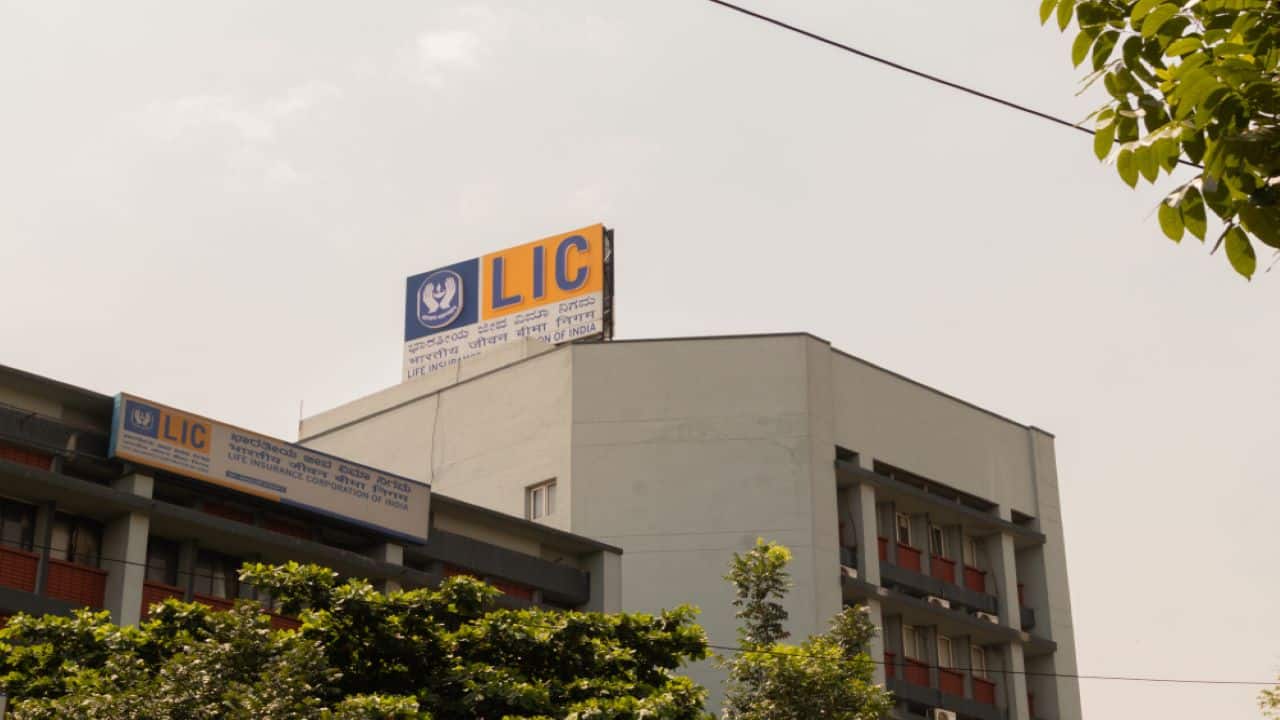 LIC sees Rs 3.76 lakh crore additions in equity holding value in FY21 LIC sees Rs 3.76 lakh crore additions in equity holding value in FY21