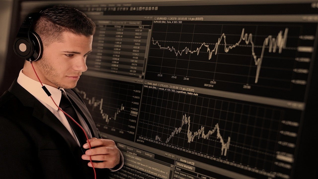 Hot Stocks | Here's why you can bet on HUL, HCL Tech and Datamatics Global Services in the short term Hot Stocks | Here's why you can bet on HUL, HCL Tech and Datamatics Global Services in the short term