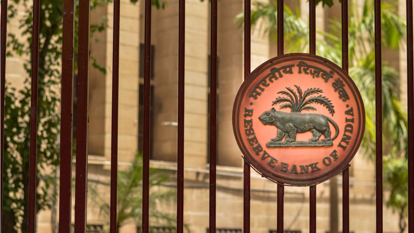 RBI imposes monetary penalty on SBI, Indian Bank and Punjab & Sind Bank