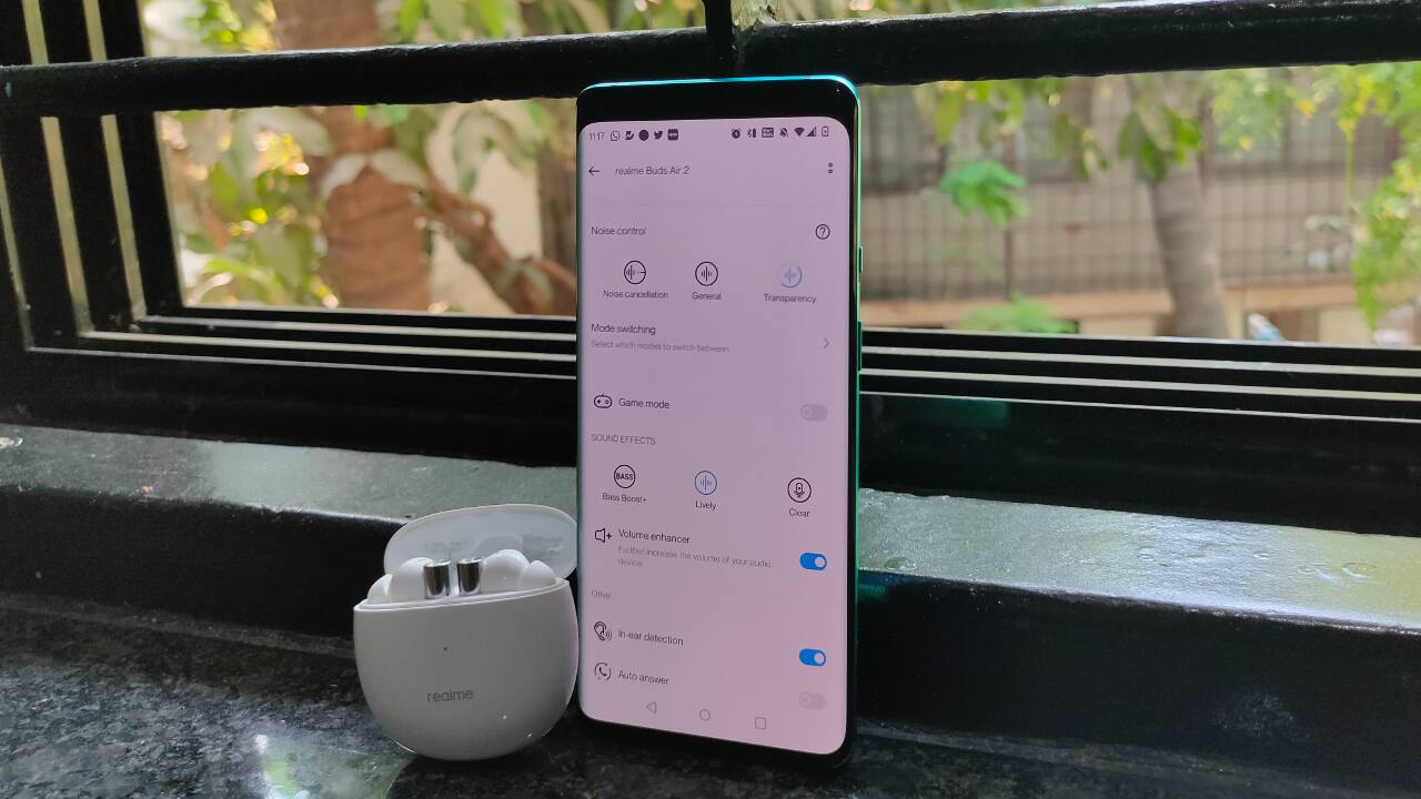 The Realme Link app a neat user interface, making it easy to access and customise features on the buds. The app can be used to switch between modes and customise touch controls. The Buds Air 2 also features two microphones on the stems with Environmental noise cancellation (ENC) that aid in improving call quality. The microphone quality was good for a pair of affordable true wireless earphones. There is a dip in call quality outdoors, but indoor call quality is solid. 