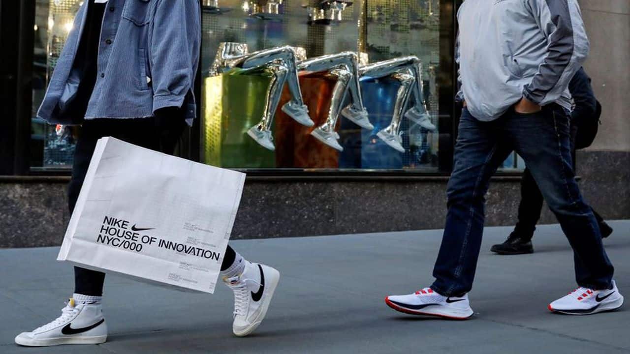 US consumer sentiment declines for first time in three months