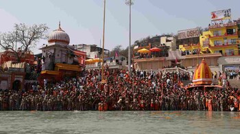 Devotees get ready to take a holy dip in the River Ganga during the first Shahi Snan at Kumbh Mela in Haridwar on Maha Shivratri. (Image: Reuters)