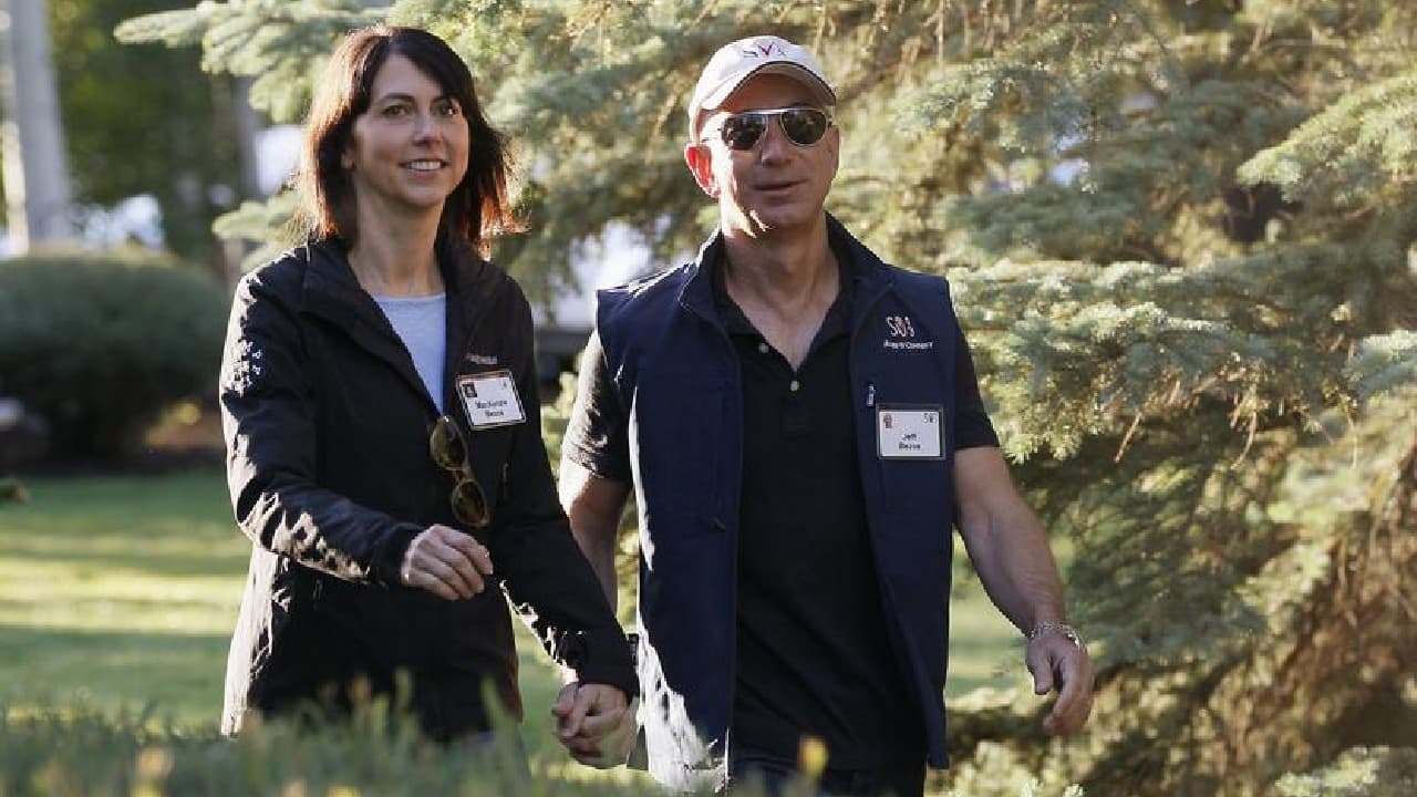 Mackenzie Scott Jeff Bezos Ex Wife Seeks Divorce From Second Husband A Look At Other High