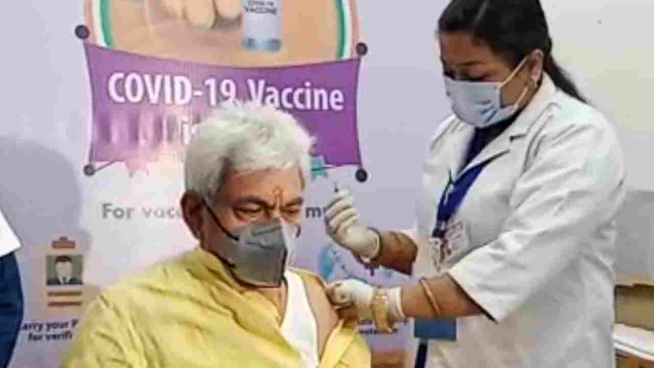 Jammu and Kashmir LG Manoj Sinha receives the first dose of the COVID-19 vaccine at Government Medical College Hospital in Jammu on March 4. (Image: Twitter/@manojsinha_) 