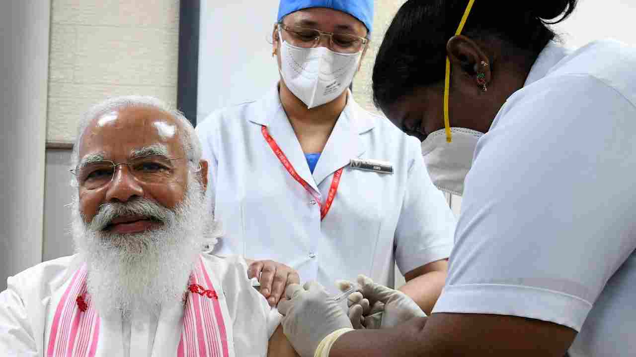 In a tweet after taking the first dose of the COVID-19 vaccine, PM Narendra Modi said: “Took my first dose of the COVID-19 vaccine at AIIMS. Remarkable how our doctors and scientists have worked in quick time to strengthen the global fight against COVID-19. I appeal to all those who are eligible to take the vaccine. Together, let us make India COVID-19 free!” (Image: Twitter/@DDNewslive)