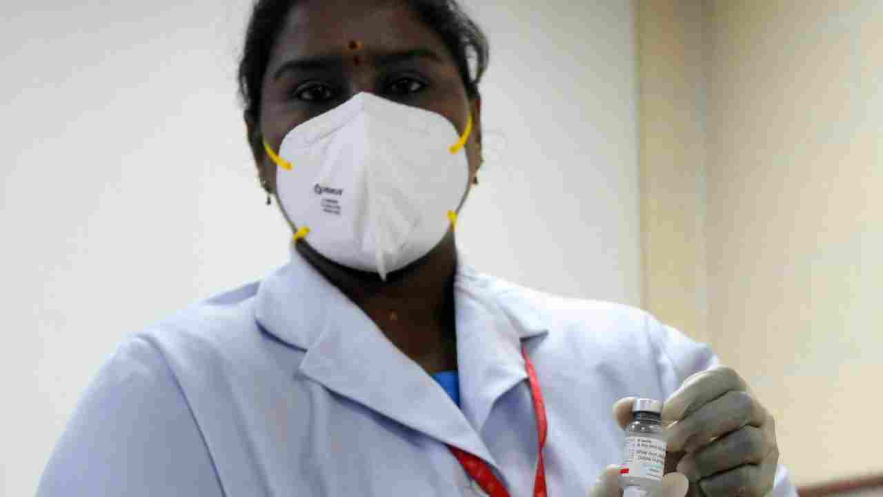 PM Narendra Modi went to AIIMS without any arrangement of &quot;route&quot; on the roads, thus choosing early morning to ensure no inconvenience to people, reported news agency PTI citing sources. (Image: Twitter/@DDNewslive)