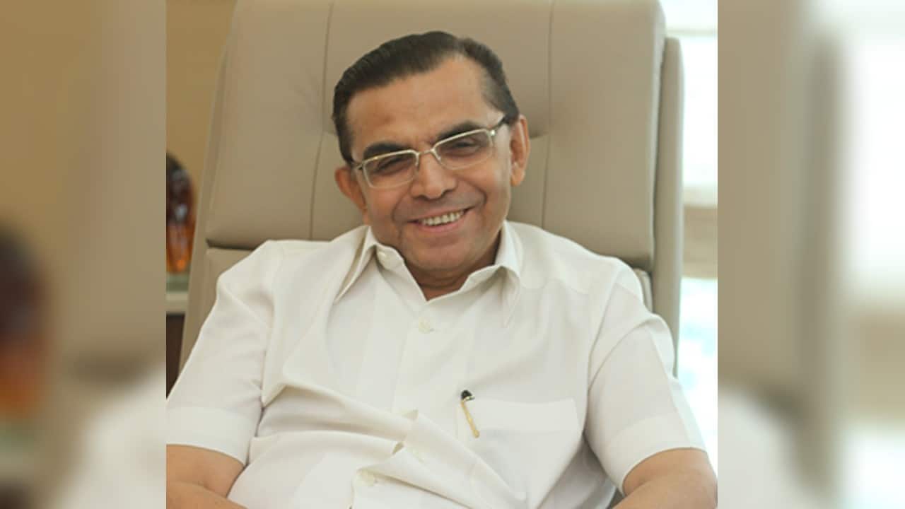 He came to Mumbai with just Rs 100. Today, he's Shah Rukh Khan's billionaire neighbour