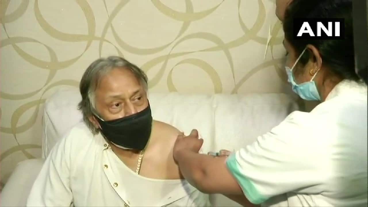 Sarod maestro Ustad Amjad Ali Khan receives first dose of COVID-19 vaccine at Fortis Escorts hospital in Okhla, Delhi on March 3. (Image: Twitter @ANI)