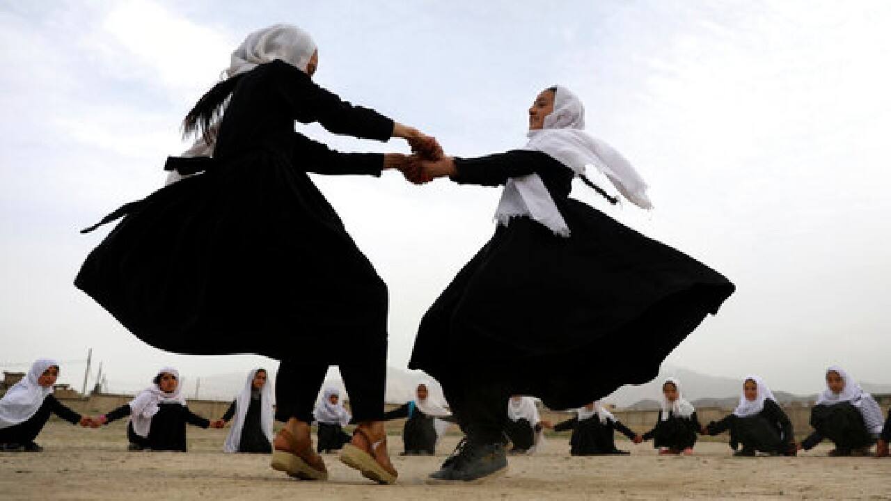 Students play, surrounded by their classmates at a primary school in Kabul, Afghanistan, March 27. (Image: AP)