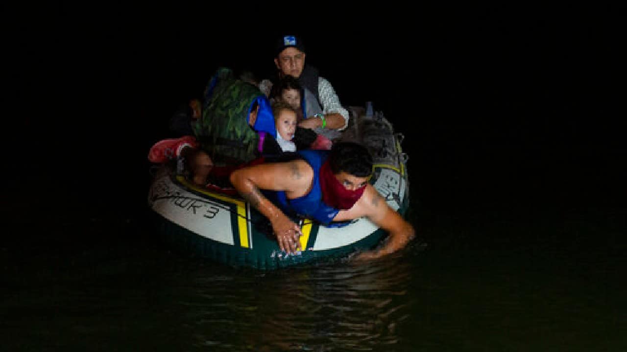 A smuggler takes migrants, mostly from Central American countries, on a small inflatable raft towards U.S. soil in Roma, Texas, March 30. Roma, a town of 10,000 people with historic buildings and boarded-up storefronts in Texas' Rio Grande Valley, is the latest epicenter of illegal crossings, where growing numbers of families and children are entering the United States to seek asylum. (Image: AP)