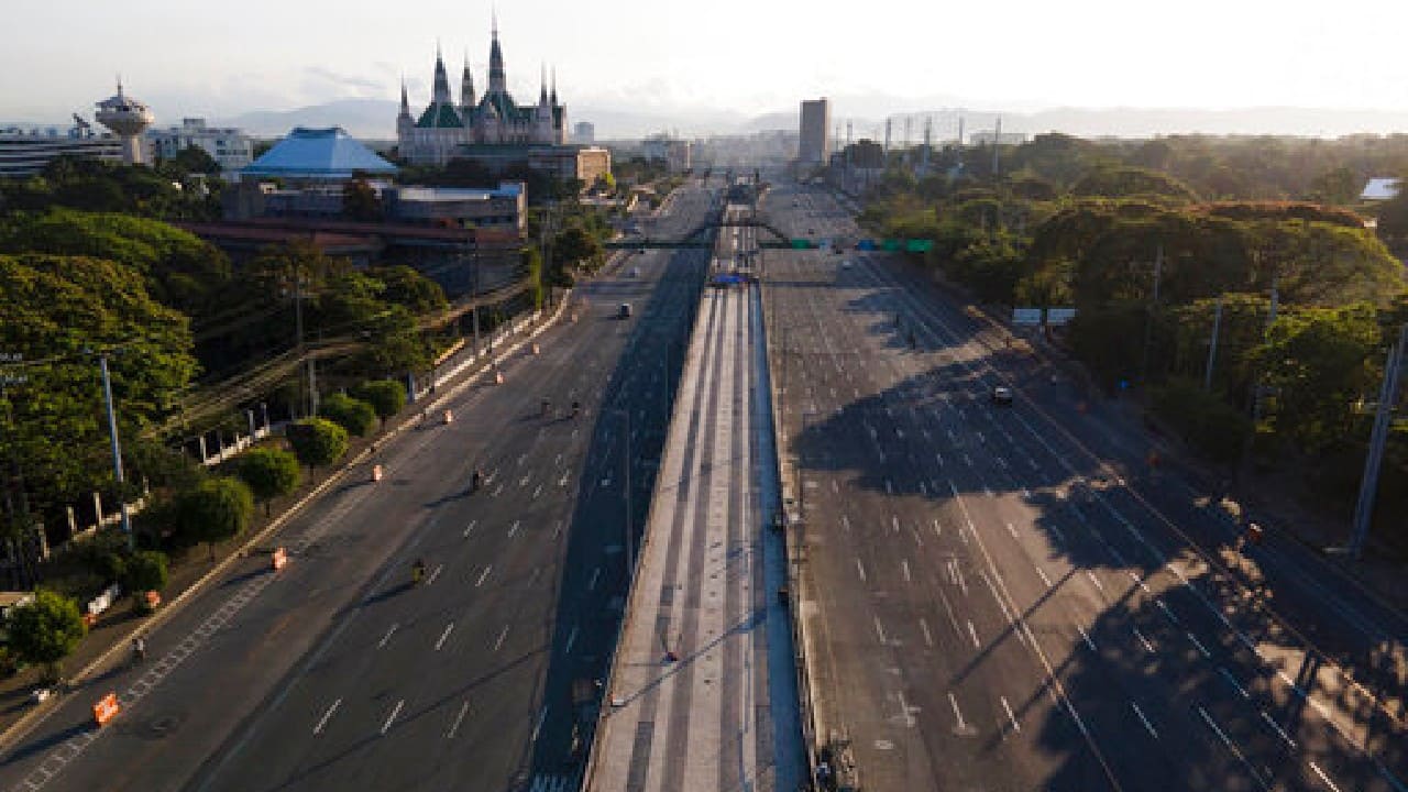 Major highways and roads were eerily quiet after religious gatherings were prohibited in metropolitan Manila and four outlying provinces. (Image: AP)