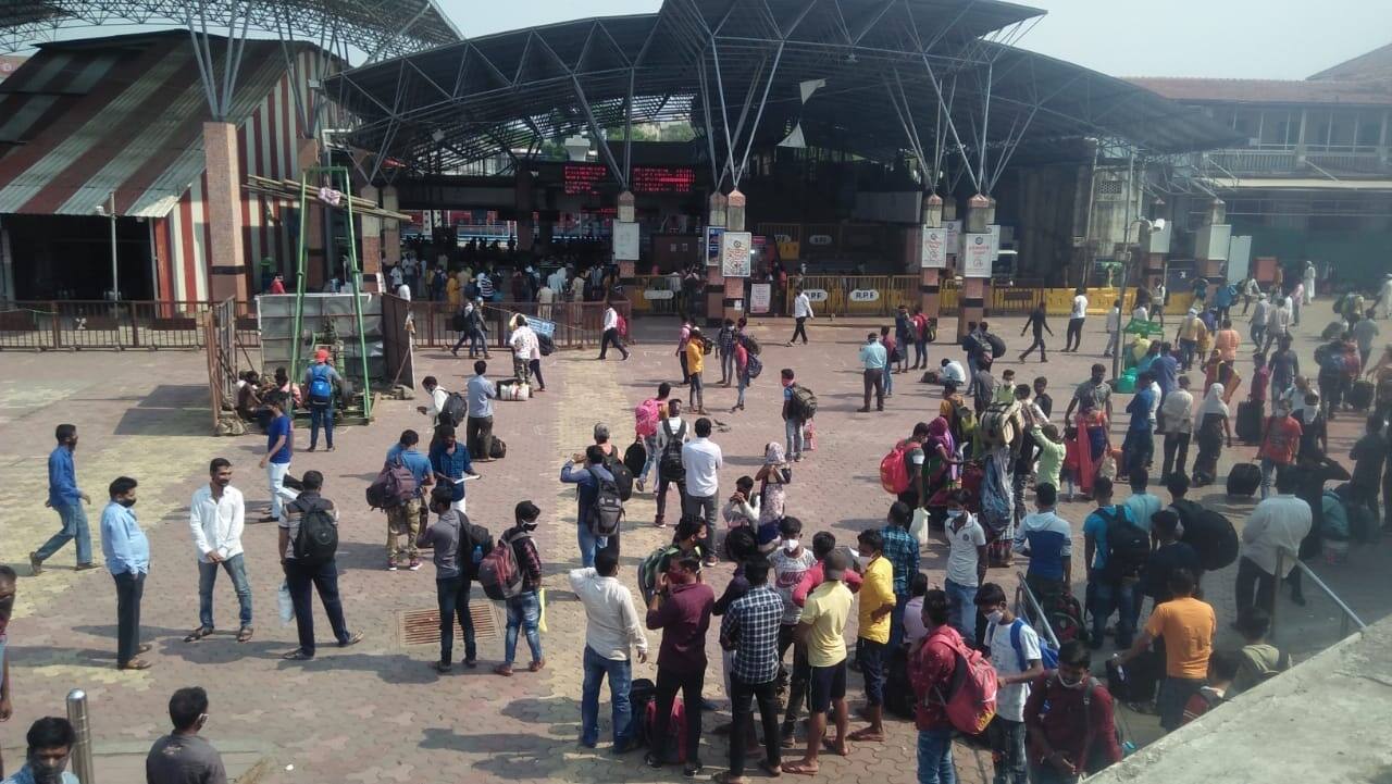 Appealing to workers in his address Thackeray said, “These restrictions are with the aim to save lives. I request everyone to support the government in its fight against COVID.” (Image: VJ Chandrakant Hanchate)