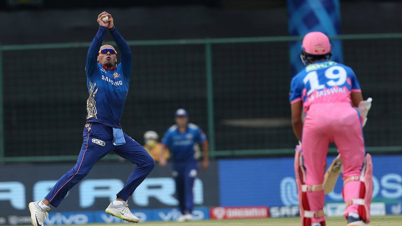 Rahul Chahar took the wicket of Yashasvi Jaiswal on 32 runs. (Image: Twitter/IPL, BCCI)