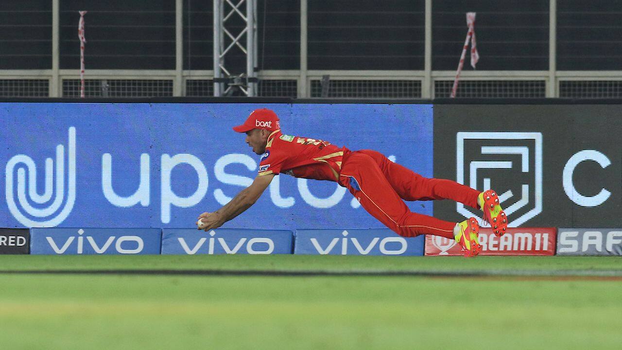 Ravi Bishnoi took this brilliant catch to get rid of Sunil Narine. (Image: Twitter/@IPL, BCCI) Ravi Bishnoi took this brilliant catch to get rid of Sunil Narine. (Image: Twitter/@IPL, BCCI)