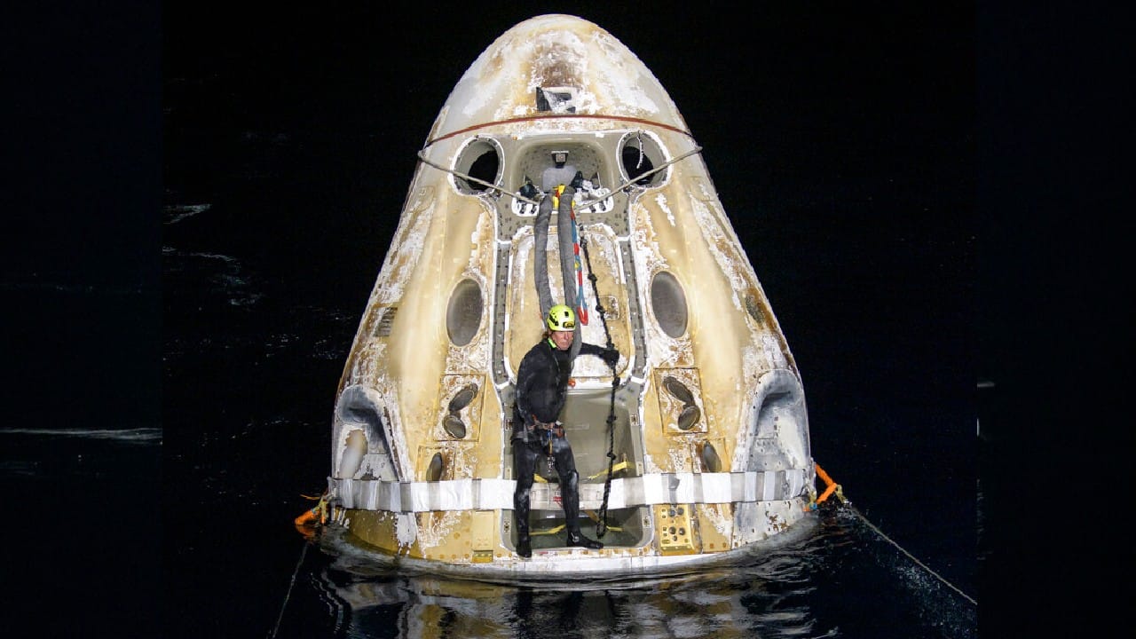 “Earthbound!” NASA astronaut Victor Glover, the capsule's pilot, tweeted after departing the station. “One step closer to family and home!” Hopkins and Glover — along with NASA's Shannon Walker and Japan’s Soichi Noguchi — should have returned to Earth on April 28, but high offshore winds forced SpaceX to pass up a pair of daytime landing attempts. Managers switched to a rare splashdown in darkness, to take advantage of calm weather. (Image: AP) “Earthbound!” NASA astronaut Victor Glover, the capsule's pilot, tweeted after departing the station. “One step closer to family and home!” Hopkins and Glover — along with NASA's Shannon Walker and Japan’s Soichi Noguchi — should have returned to Earth on April 28, but high offshore winds forced SpaceX to pass up a pair of daytime landing attempts. Managers switched to a rare splashdown in darkness, to take advantage of calm weather. (Image: AP)