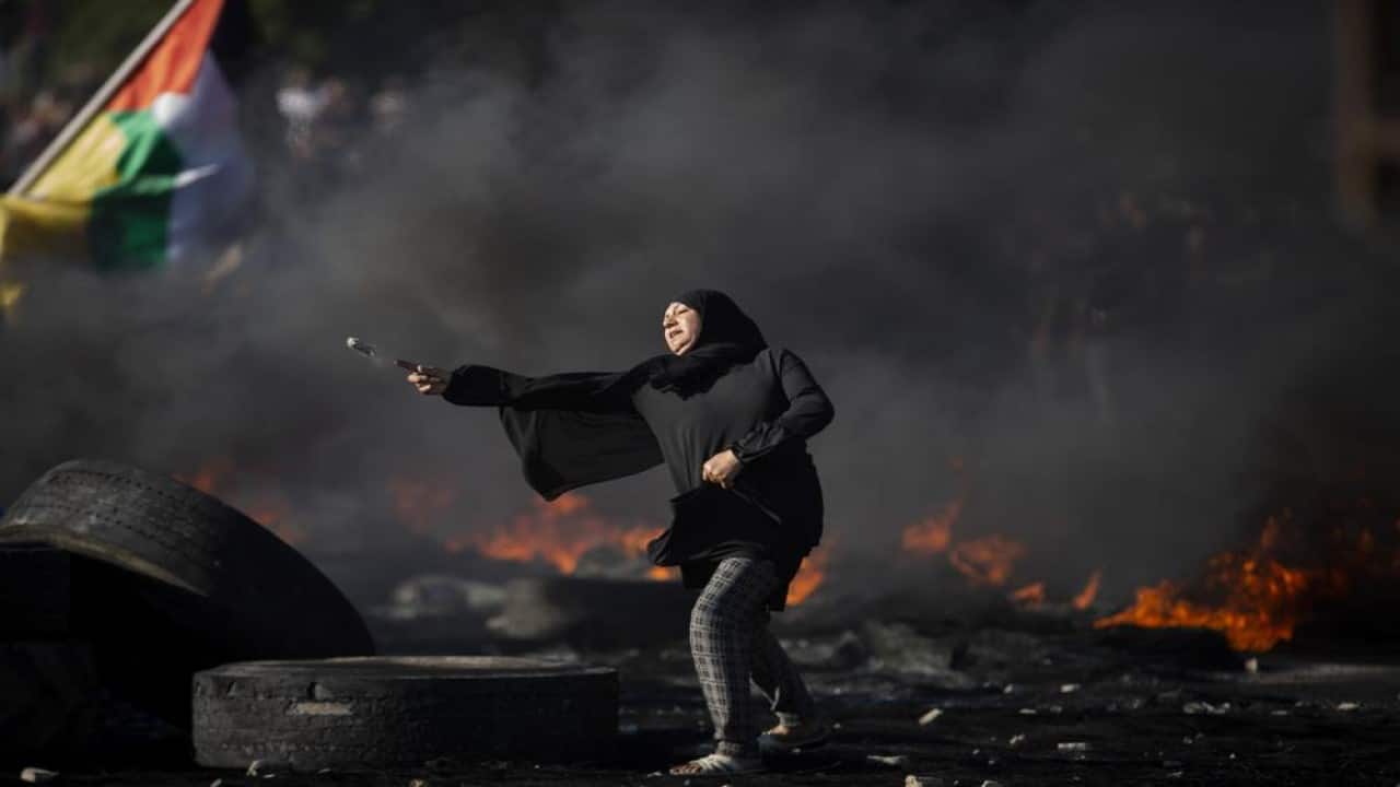 Palestinians clash with Israeli forces at the Hawara checkpoint, south of the West Bank city of Nablus, Tuesday, May 18, 2021. (Image: AP)
