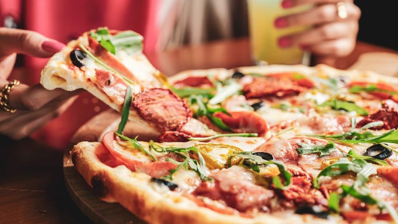 Jubilant FoodWorks: The company reported a net profit of Rs 63 crore for the first quarter ended June (Q1FY22), as compared to a net loss of Rs 74 crore reported during the corresponding period in FY21. Jubilant FoodWorks: The company reported a net profit of Rs 63 crore for the first quarter ended June (Q1FY22), as compared to a net loss of Rs 74 crore reported during the corresponding period in FY21.