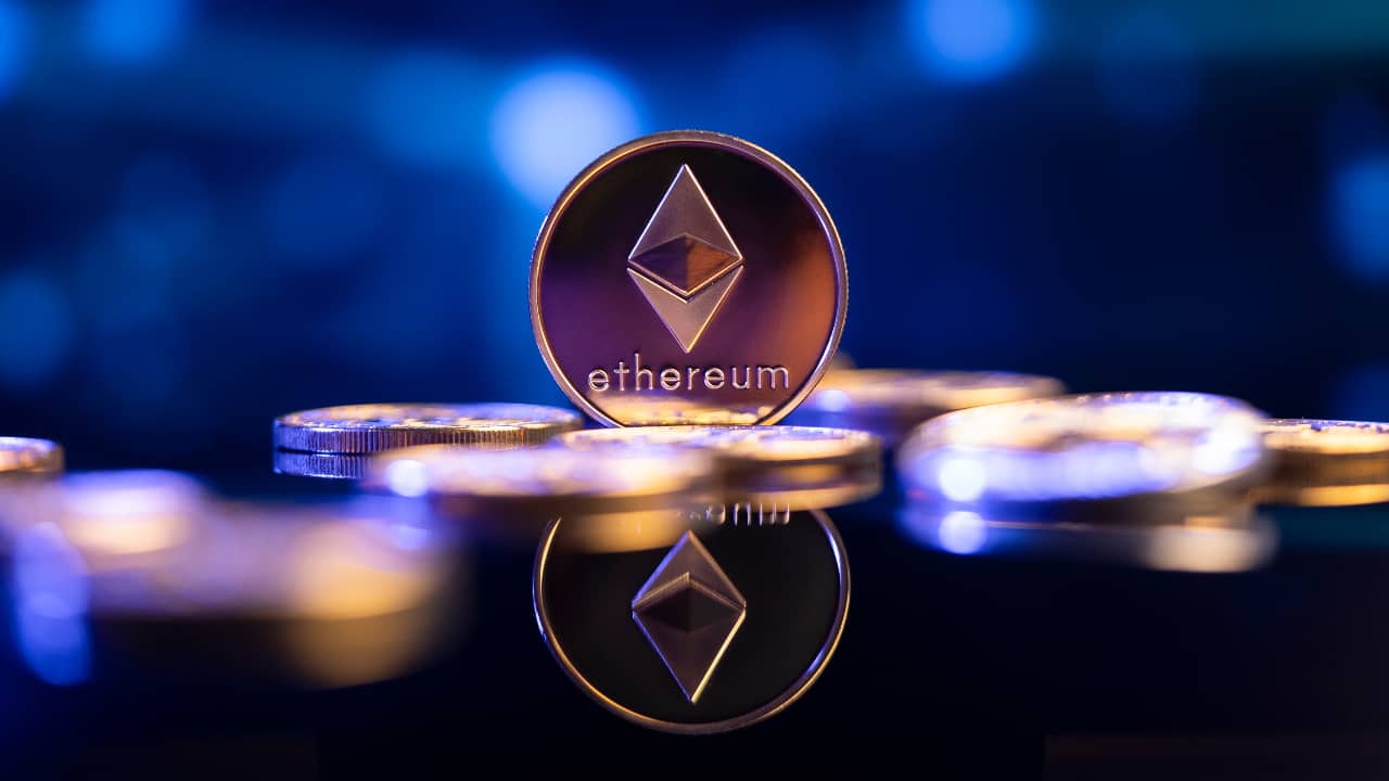 Bitcoin trades flat, Ethereum inches higher