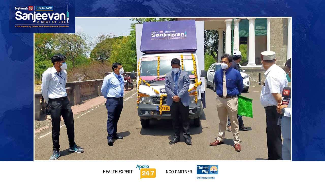 Getting ready to flag off the Sanjeevani Gaadi from the Residency Kothi in Indore with our guests, including Mr. Abhilash Pillai from Apollo Hospitals, Mr. Pravin Jaidya, District Vaccination Officer, and Mr. Ajay Juneja from Federal Bank.