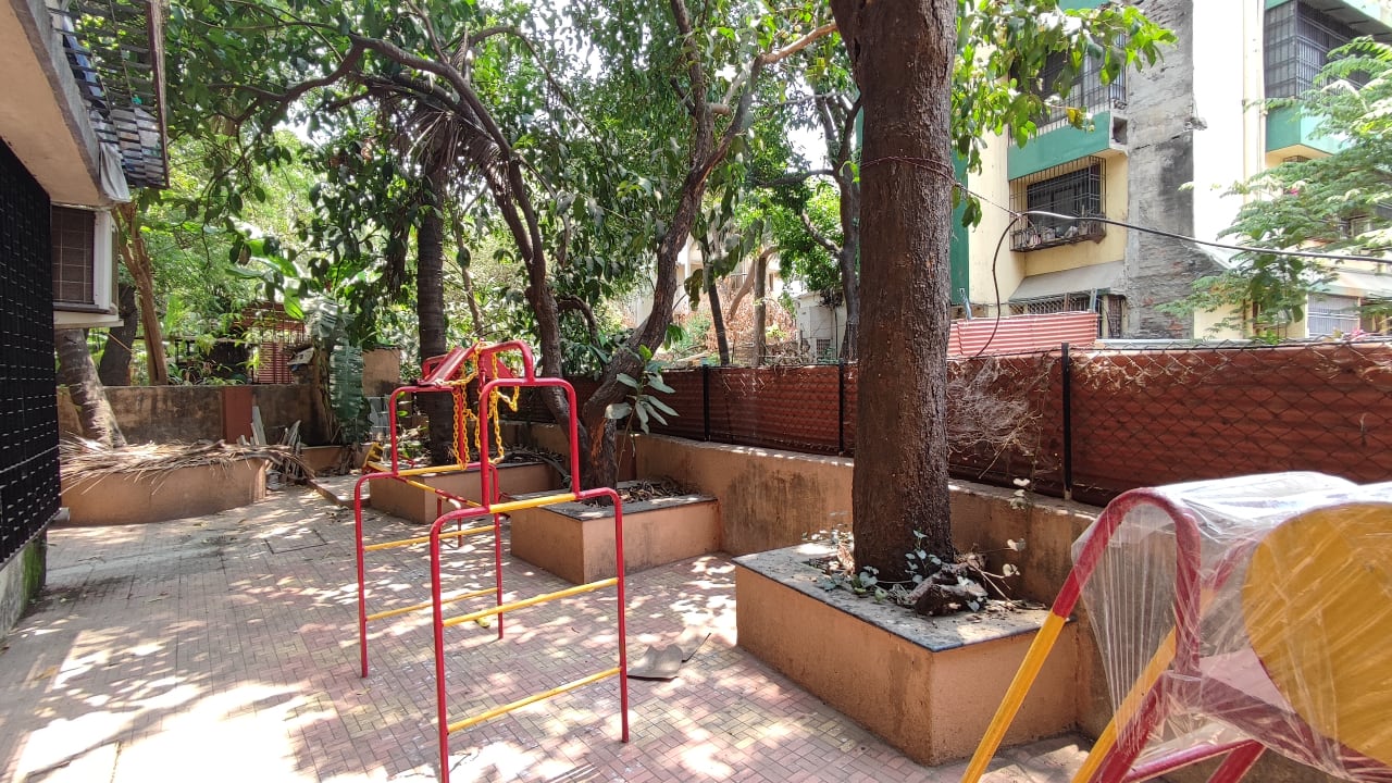 While detail does drop off on the ultrawide camera, it does do well to maintain colour consistency. 