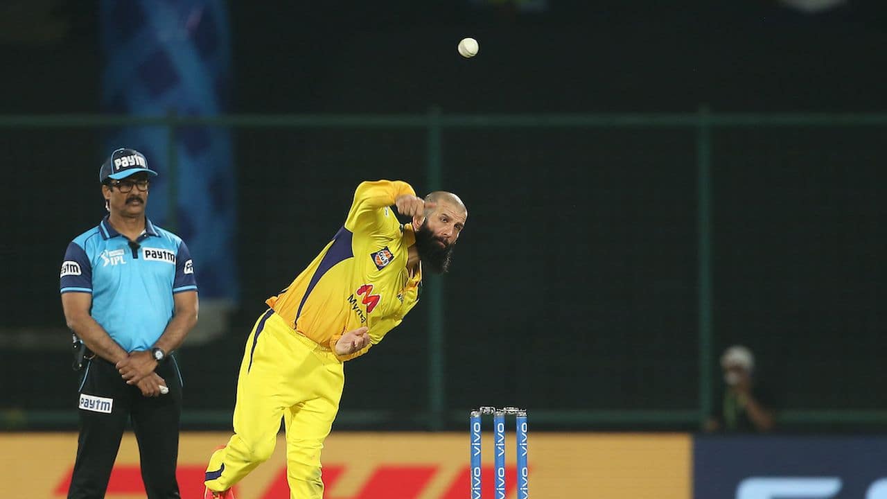 Moeen Ali took the dangerous looking Quinton de Kock on 38 runs. (Image: IPL/BCCI/Twitter)