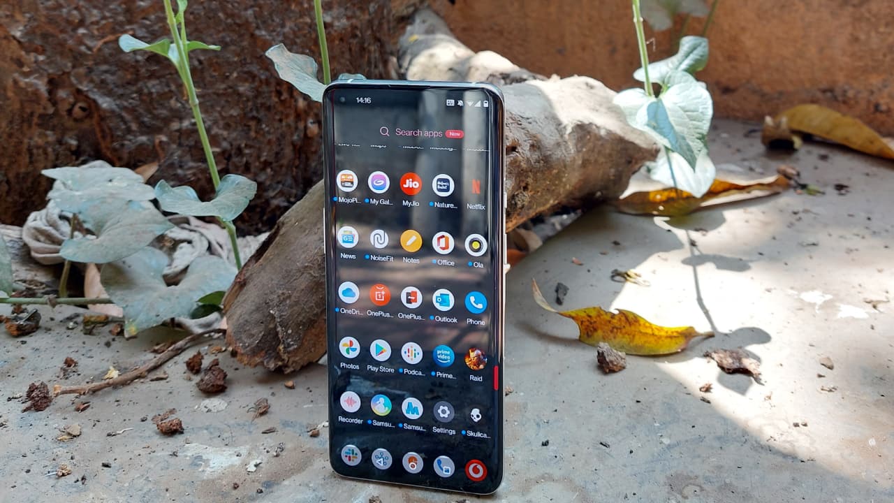 The OnePlus 9 Pro runs Android 11 with the latest version of OxygenOS. In my view, OxgenOS is right up there among the top Android skins and can even rival stock Android on Pixel devices. The overall interface is quite user friendly and mostly free from pre-installed bloatware. OxygenOS 11 perfectly integrates with the hardware, making the overall experience seamless. While you can customise quite a few things with OxygenOS, the ambient display mode being the best of the lot. Additionally, animations also feel smooth perfectly complementing the high-refresh-rate screen. OnePlus has committed to two years of major OS updates and three years of security updates, although this still put it behind Samsung.