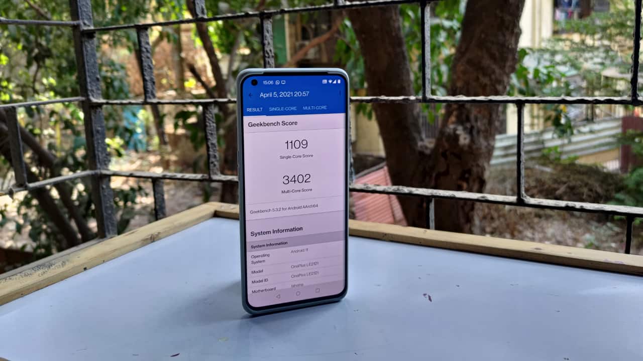 In terms of performance, the OnePlus 9 Pro is up there with the best of the best. Surprisingly enough, the OnePlus 9 Pro is actually the second smartphone to bring the Qualcomm Snapdragon 888 mobile platform to India, the ROG Phone 5 being the first. Accompanying the chip is 8GB or 12GB of LPDDR5 RAM. For storage, the OnePlus 9 Pro opts for 128GB or 256GB of UFS 3.1 storage, and like the Galaxy S21 Ultra, there’s no room for expansion.