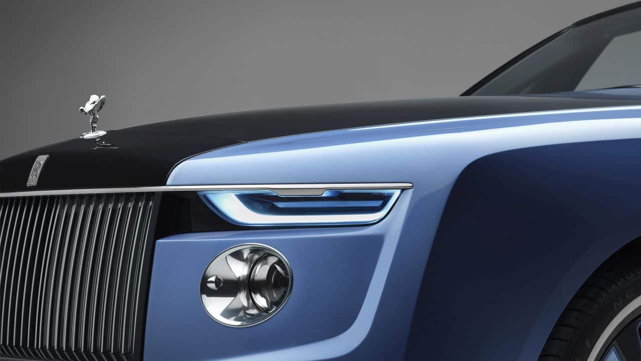 The front of the car sports the Rolls Royce pantheon grille flanked by very unique looking DRLs. The rear, like on a yacht is a wooden ‘deck’ and roof that can taken off when not needed. (Image source: Rolls Royce)