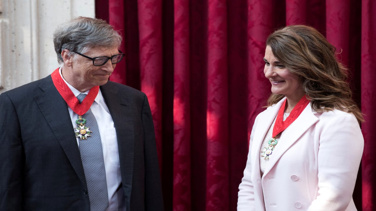 Bill Gates (L) and his wife Melinda talk, after being awarded Commanders of the Legion of Honor at the Elysee Palace in Paris, France, April 21, 2017. (Image: Reuters)