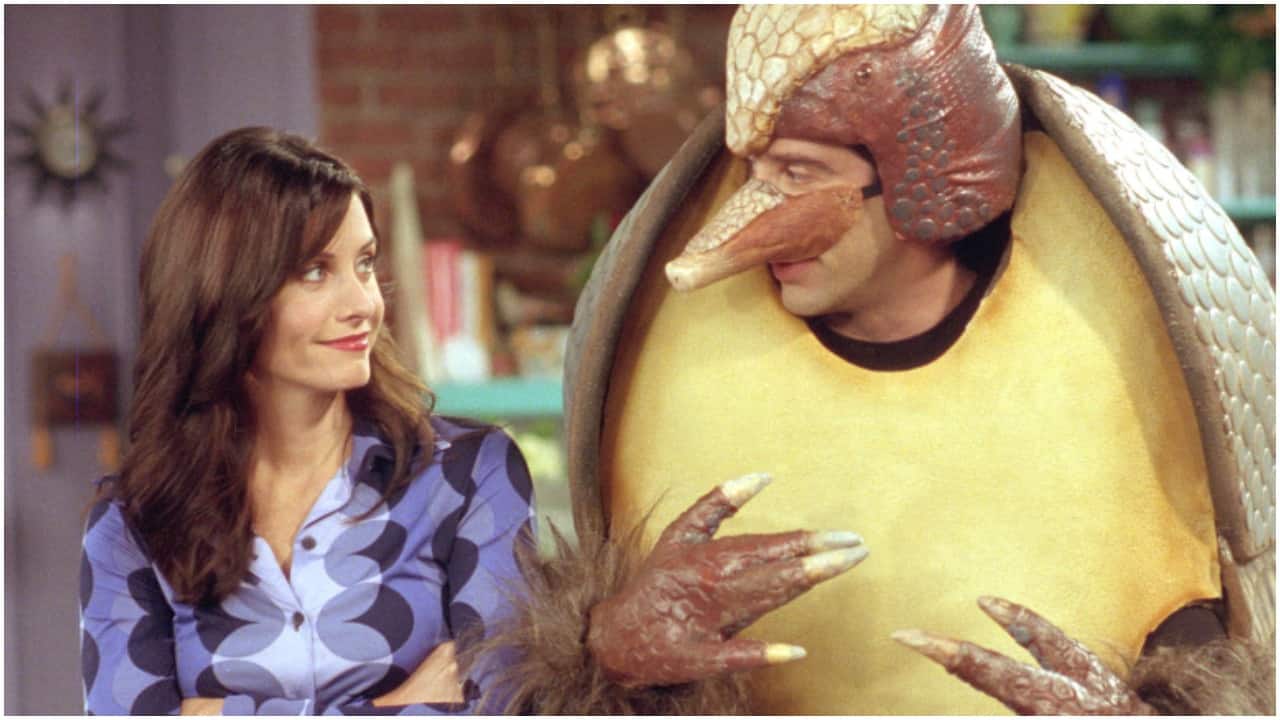 S7 E10 The one with the holiday armadilo