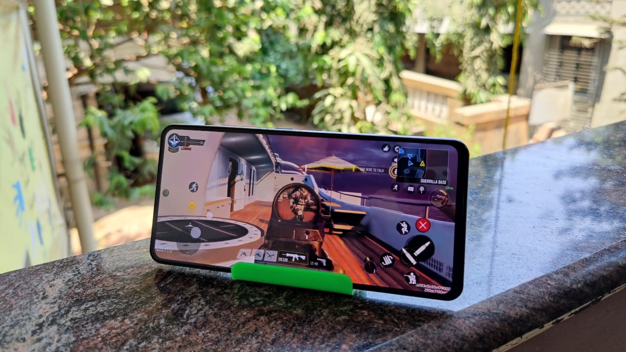 In terms of the display, you get a 6.62-inch FHD+ AMOLED panel with a 120Hz refresh rate. The screen supports Widevine L1 and HDR10+ playback and has a peak brightness of 1300 nits. Apart from the high-refresh rate, you also get a touch sampling rate of 300Hz, all tailored towards enhancing the overall gaming experience. In my brief time with the iQOO 7 Legend, I have to say that this is one of the most exciting smartphone displays at this price. 