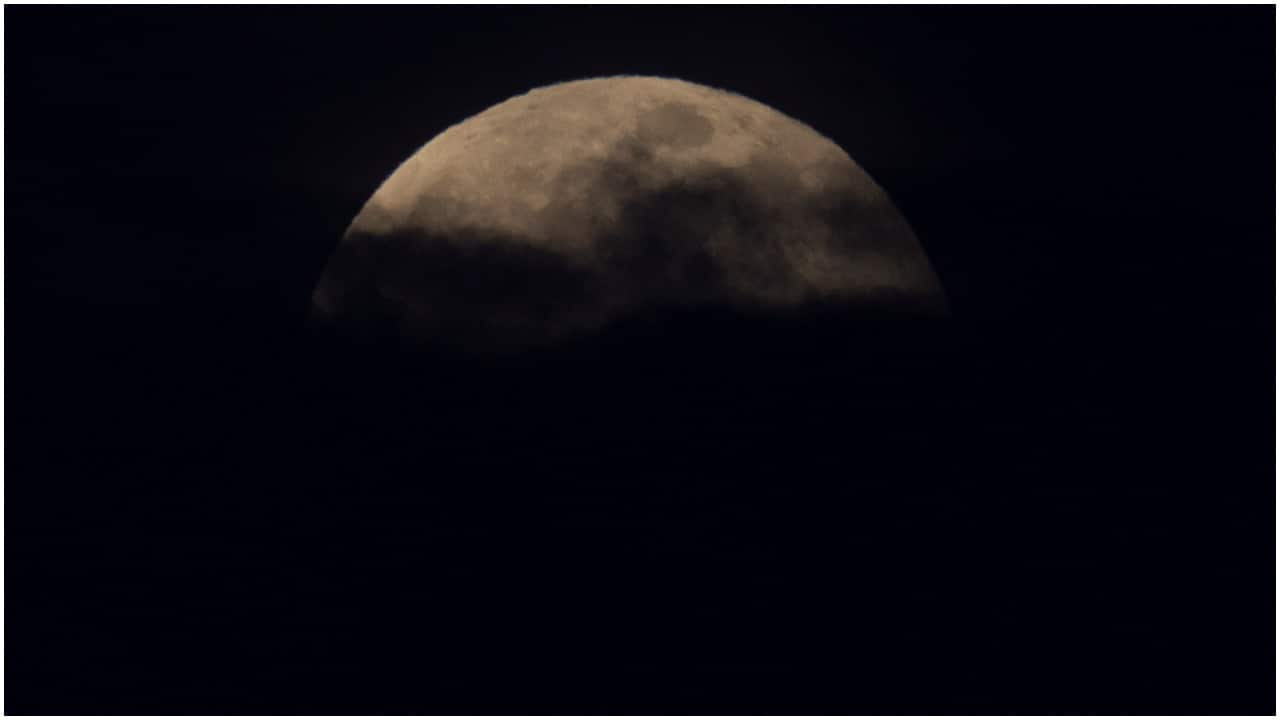 In Pics: Spectacular views of the rare Super Blood Moon Eclipse ...