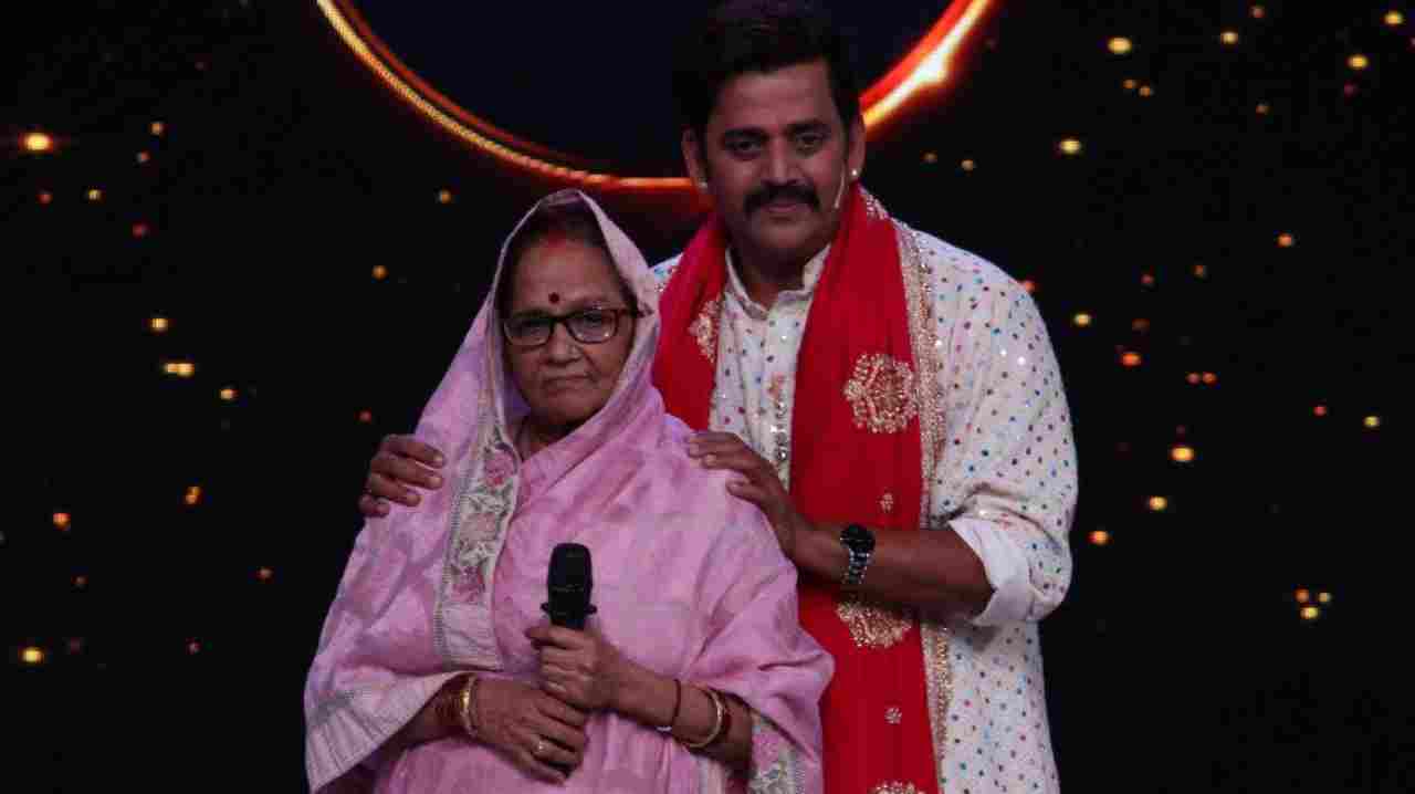 Bharatiya Janata Party (BJP) MP Ravi Kishan shared a picture of him with his mother on the occasion. “Words cannot express the glory of the mother's love and her zeal. On this occasion, greetings to all the mothers of the country,” Kishan said. (Image: Twitter/@ravikishann)