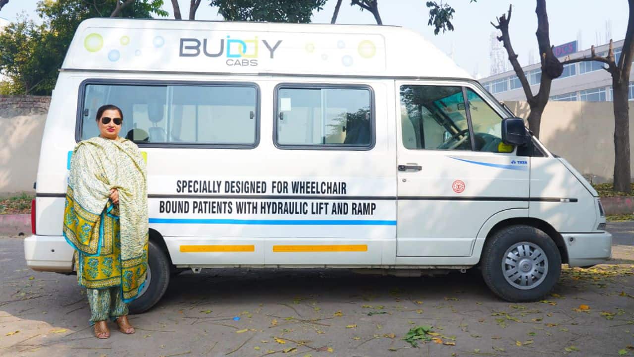 Her wheelchair-enabled cabs help the elderly and disabled go to the hospital or market Her wheelchair-enabled cabs help the elderly and disabled go to the hospital or market