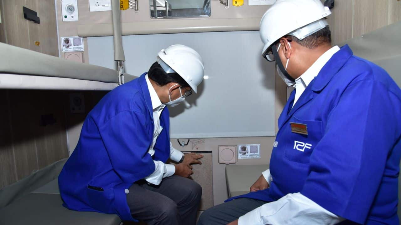 The AC 3-tier Economy Class coaches boast injury-free spaces and holders for water bottles, magazines and mobile phones, an improved and modular design of berths and seats, and also snack tables that are foldable in both transverse and longitudinal bays.